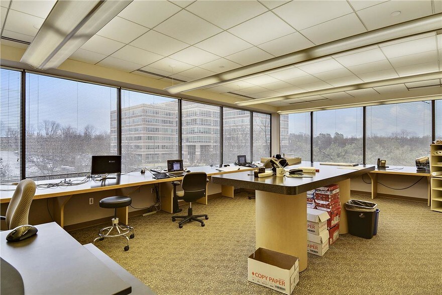 More Photos Of 804 W Diamond Ave, Gaithersburg Unknown For Lease