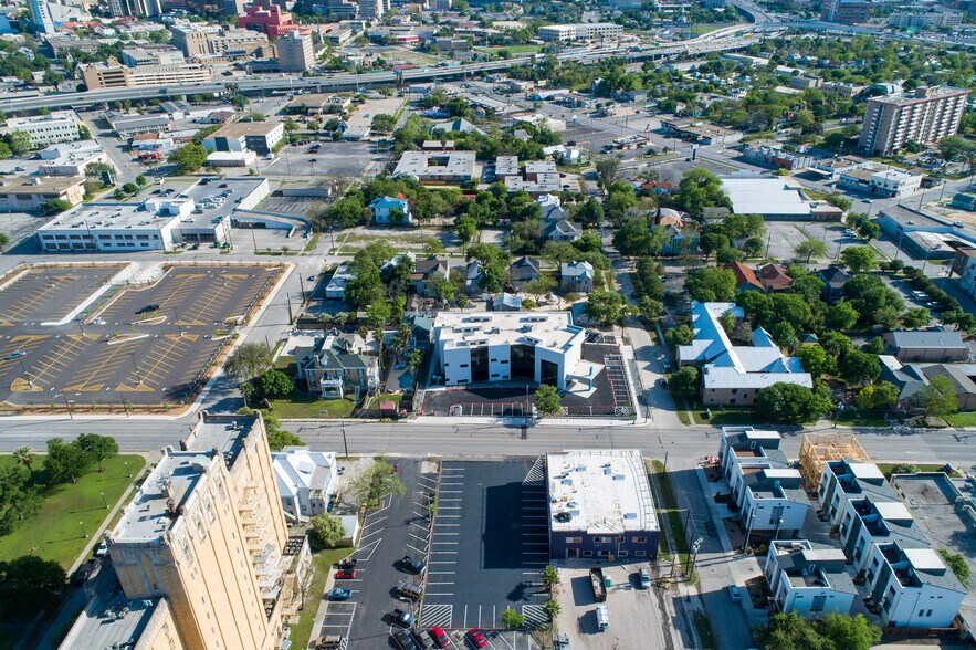 More Photos Of 222 W Cypress St, San Antonio Medical For Lease