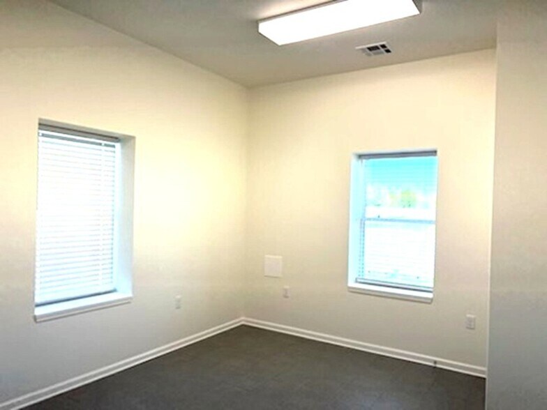 More Photos Of 290 Trinity ln, Gray Land For Lease