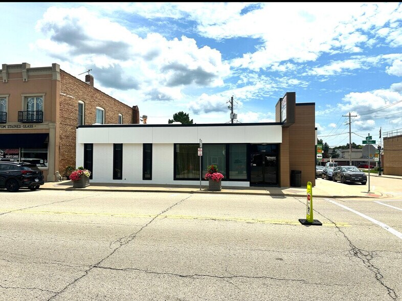 More Photos Of 150 S Main St, Morton Office For Lease