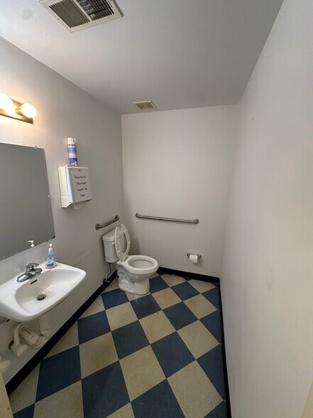 More Photos Of 493 N Front St, Memphis Office For Lease