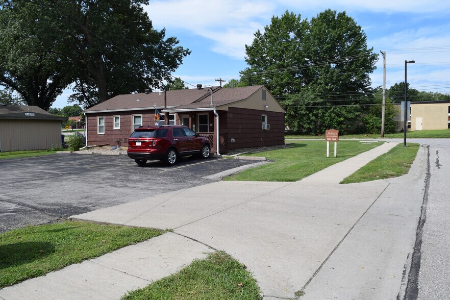 More Photos Of 9529 Pflumm Rd, Lenexa General Retail For Sale