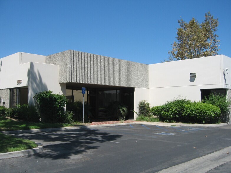 Primary Photo Of 2525 W Woodland Dr, Anaheim Light Distribution For Lease