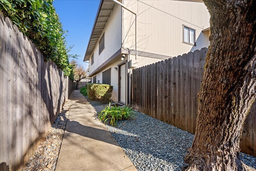 More Photos Of 3337 La Canada Dr, Cameron Park Apartments For Sale