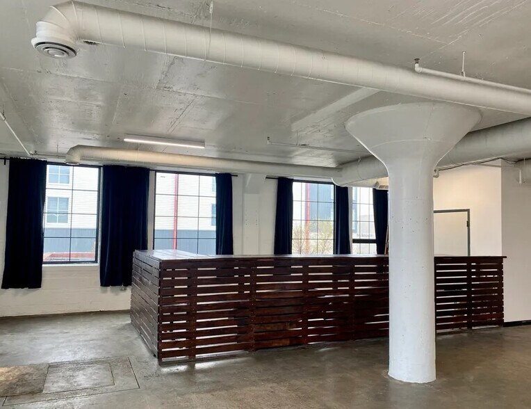 More Photos Of 1729 N 2nd St, Minneapolis Flex For Lease