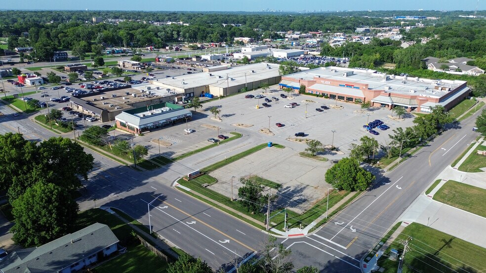 More Photos Of 6495 Quivira Rd, Shawnee General Retail For Lease
