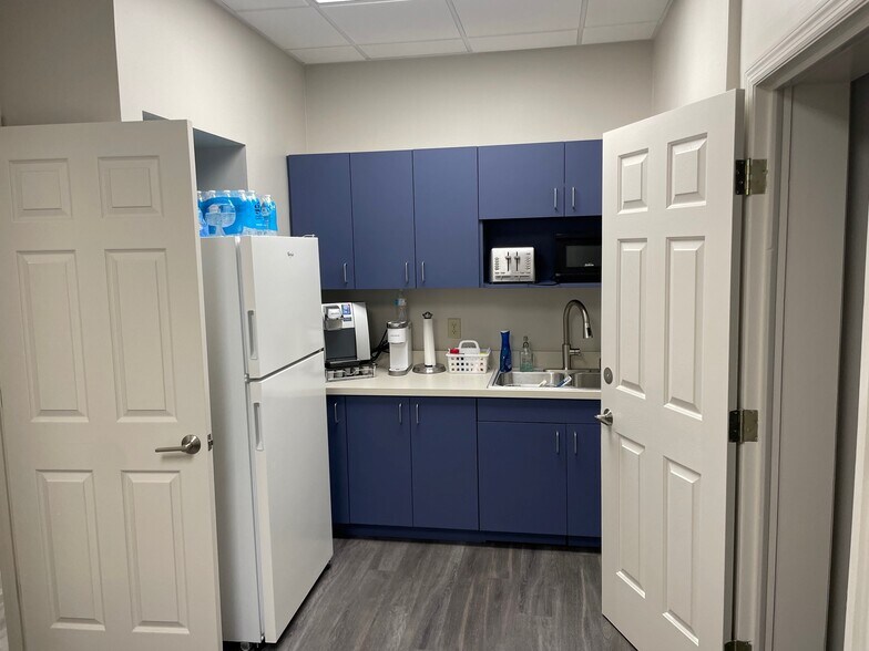 More Photos Of 708 Holcomb Bridge Rd, Norcross Office For Sale