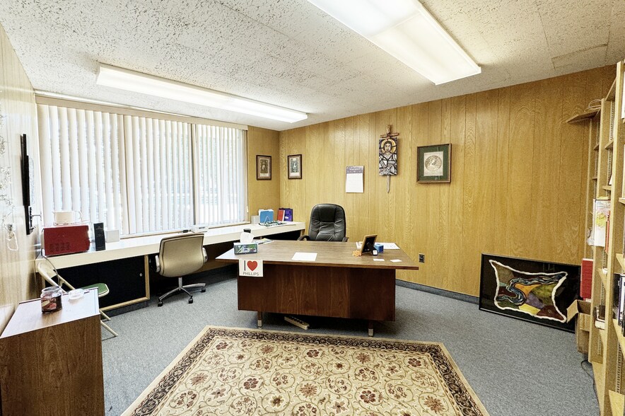 More Photos Of 301 NW 36th St, Oklahoma City Medical For Lease