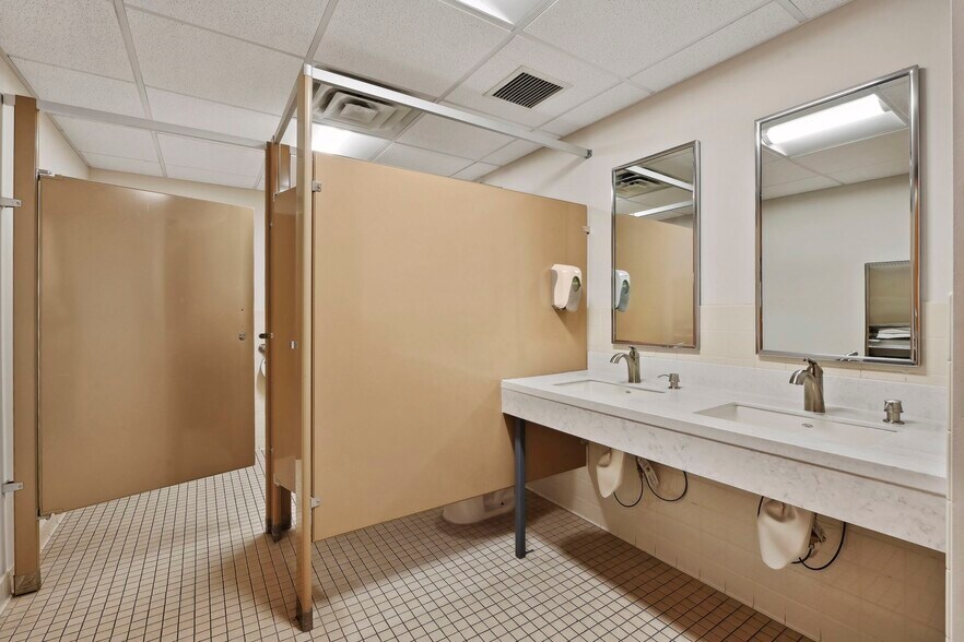 More Photos Of 2200 E Franklin Ave, Minneapolis Office For Lease