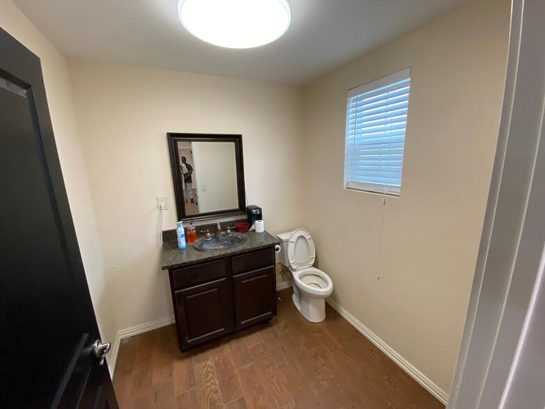 More Photos Of 2591 Malloy Bridge Rd, Ferris Distribution For Lease