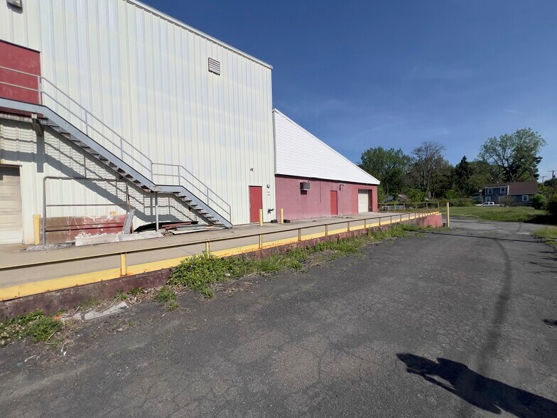 More Photos Of 2 S Plank Rd, Newburgh Warehouse For Sale