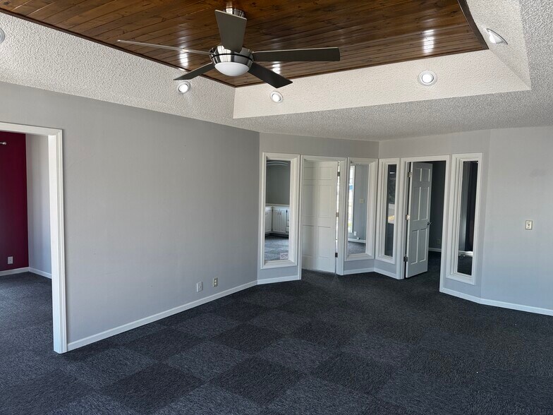 More Photos Of 506 N Maguire St, Warrensburg Office For Sale