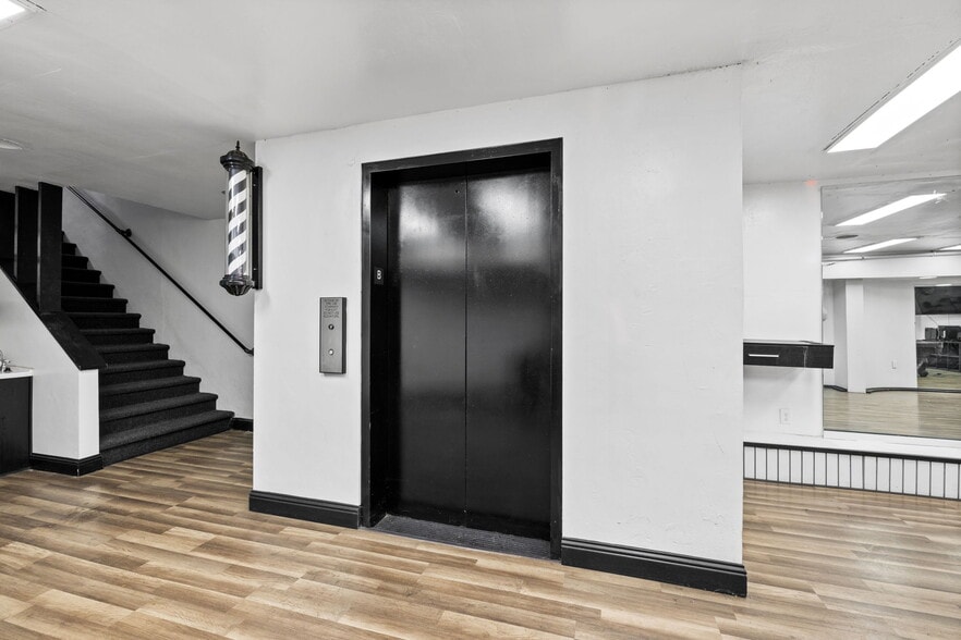 More Photos Of 923 K St, Sacramento Storefront For Lease