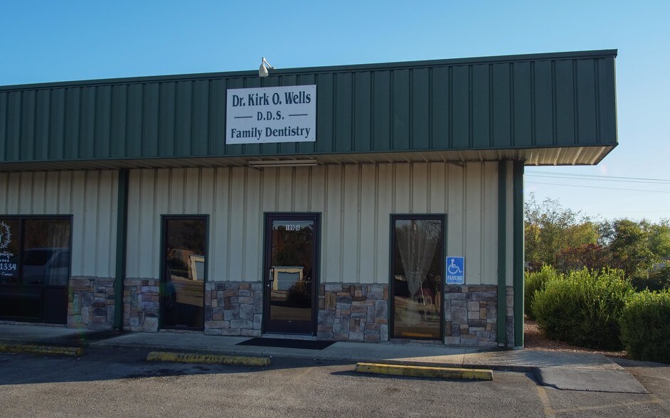 More Photos Of 109 Highway 52 E, Portland Convenience Store For Lease