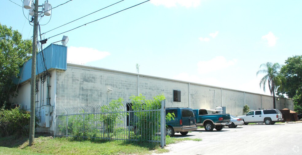 More Photos Of 5017 N Coolidge Dr, Tampa Warehouse For Lease