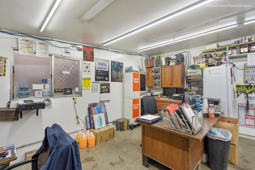 More Photos Of 104 NE 80th Ave, Portland Warehouse For Sale