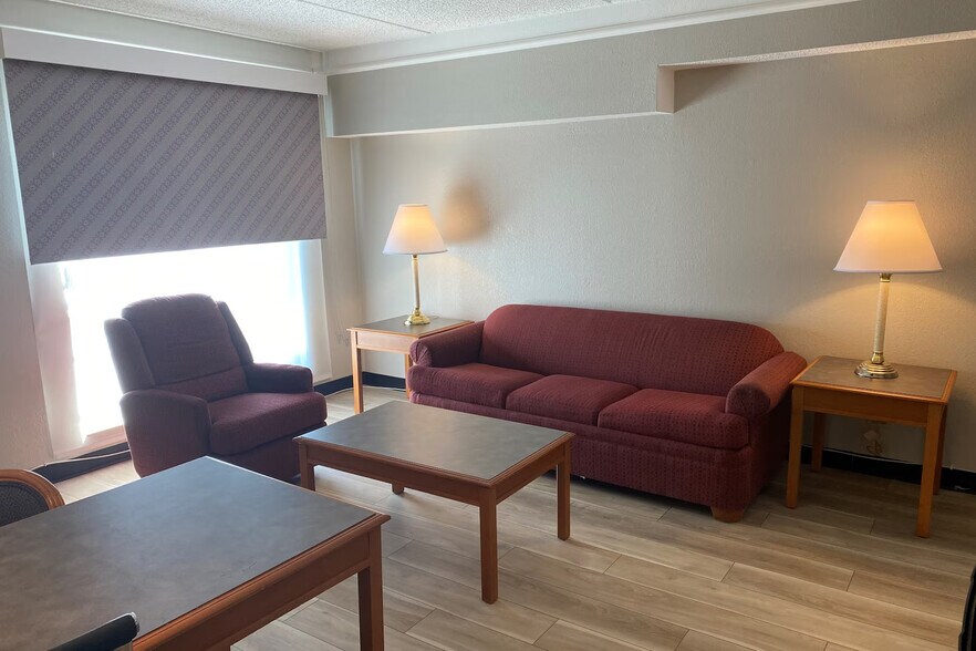 More Photos Of 1415 W Dundee Rd, Arlington Heights Hotel For Sale