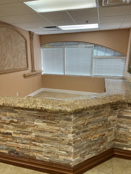 More Photos Of 260 Lookout Pl, Maitland Medical For Lease