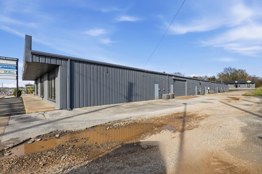 More Photos Of 3416-3422 N College Ave, Fayetteville Unknown For Lease