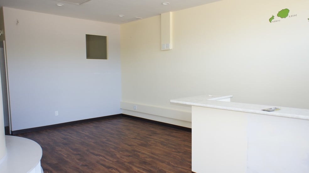 More Photos Of 10451 99 Ave, Fort Saskatchewan Storefront For Sale