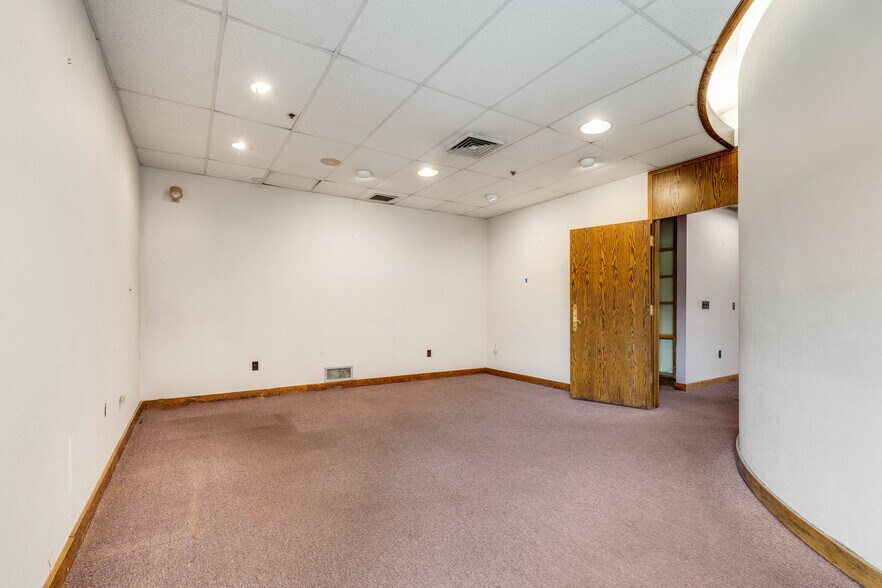 More Photos Of 66 Concord St, North Reading Light Distribution For Lease