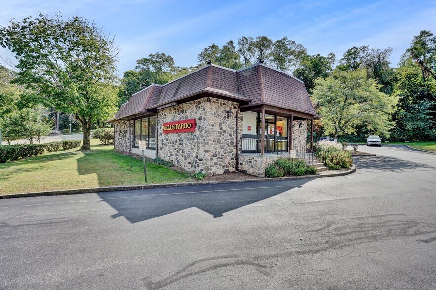 More Photos Of 1 Baltic Pl, Croton On Hudson Storefront Retail Office For Sale