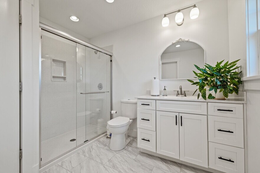 More Photos Of 2039 S Brentwood Blvd, Springfield Office For Sale