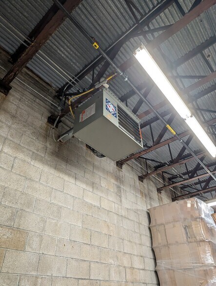 More Photos Of 40 3rd St, Walnutport Warehouse For Lease