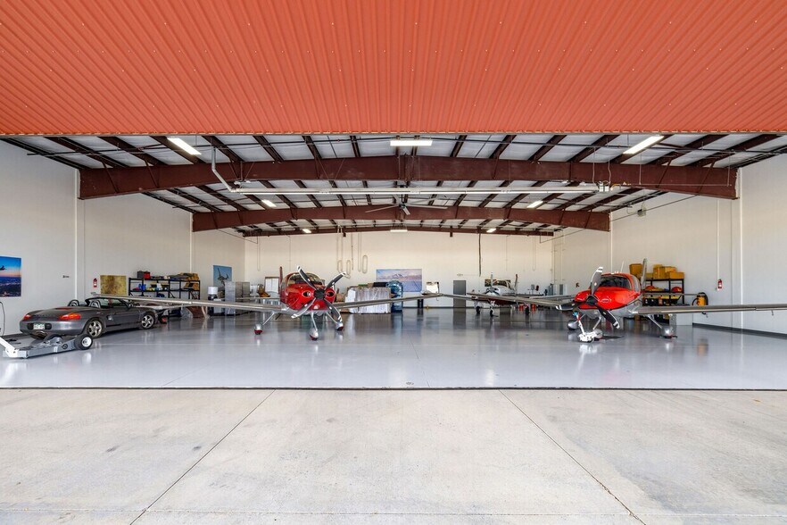 More Photos Of 3080 Airport Dr, Erie Flex For Sale