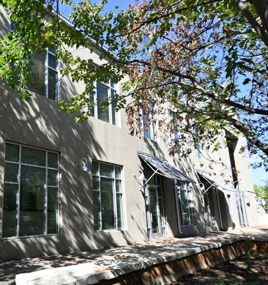 More Photos Of 242 W Sunset Rd, San Antonio Office For Sale