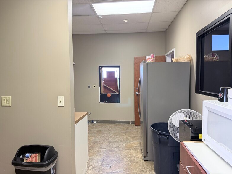 More Photos Of 150 N Prairie View Dr, Manteno General Retail For Sale