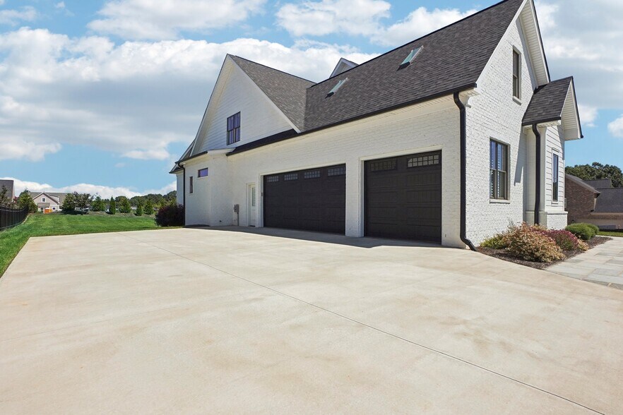 More Photos Of 396 Brookberry Farm Cir, Winston-Salem Specialty For Sale