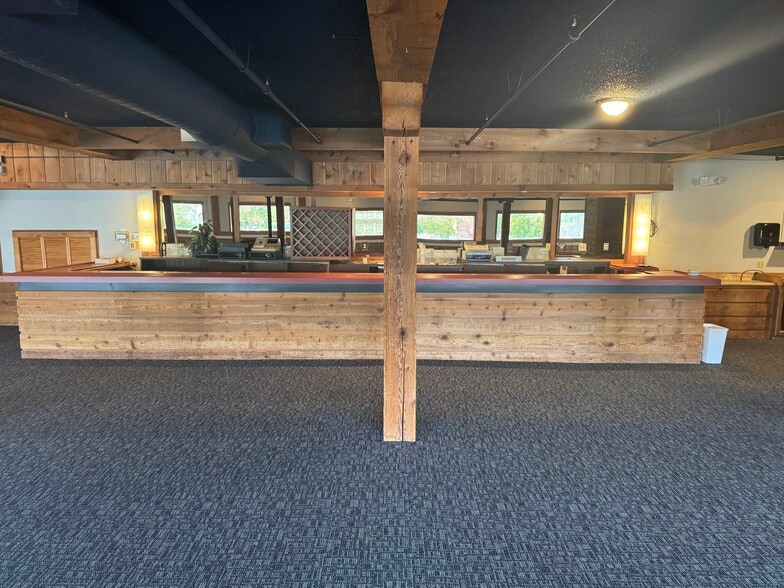 More Photos Of 712 Riverfront Dr, Sheboygan Office For Sale