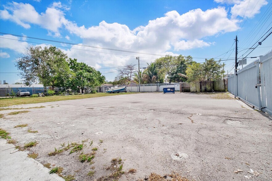 More Photos Of 2829 NW 13th Ave, Miami Storefront Retail Office For Sale