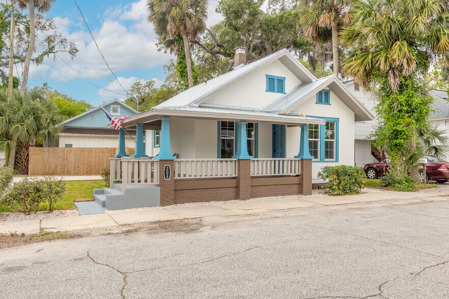 More Photos Of 208 Douglas St, New Smyrna Beach Office Residential For Sale