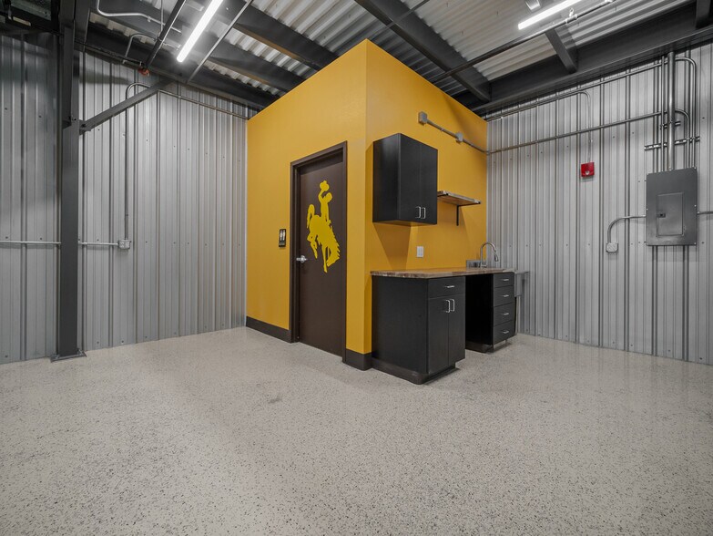 More Photos Of 2000 S 15th St, Laramie Industrial For Lease