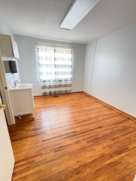 More Photos Of 1239 W Main St, Jenks Office For Sale