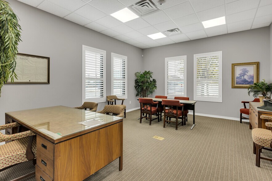 More Photos Of 501 E 7th St, Odessa Office For Sale