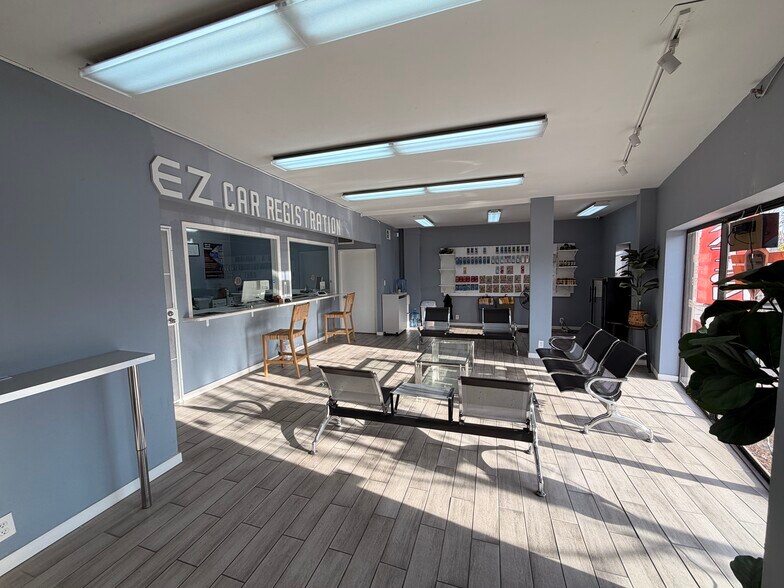 More Photos Of 3113 Middlefield Rd, Redwood City Flex For Lease