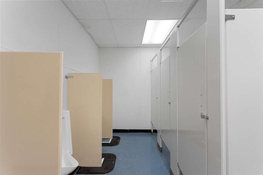 More Photos Of 2066 125th Ave, Watford City Showroom For Sale