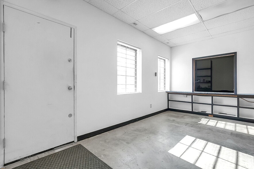 More Photos Of 411 S Central Ave, Columbus Freestanding For Sale