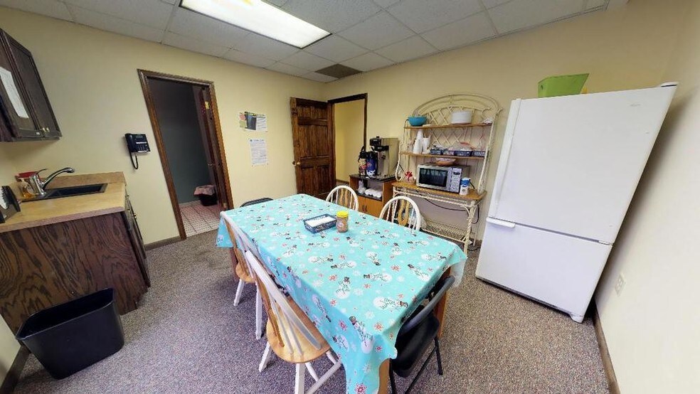 More Photos Of 4320 5th Ave, Marianna Medical For Lease