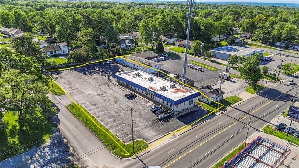 More Photos Of 4545 N Brighton Ave, Kansas City Bar For Sale