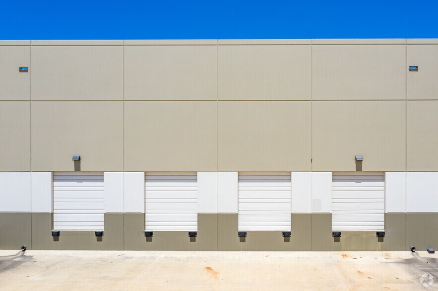 More Photos Of 3660 Thousand Oaks Dr, San Antonio Unknown For Lease