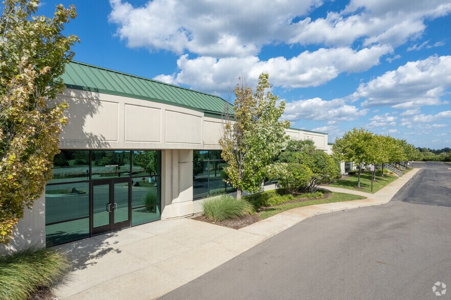 More Photos Of 5600 Crooks Rd, Troy Office For Lease