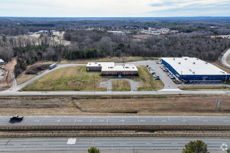More Photos Of 157 Industrial Dr, King Warehouse For Lease