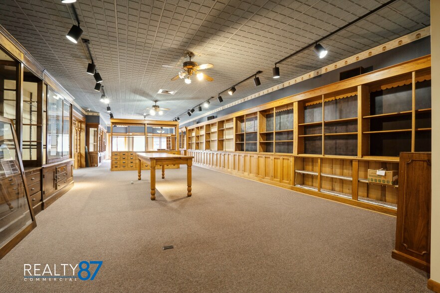 More Photos Of 107 S Franklin St, Manchester Storefront For Sale