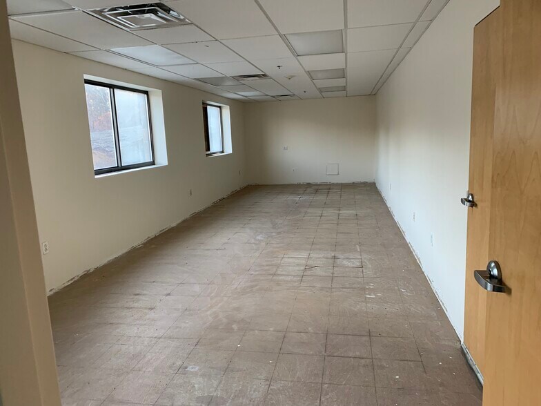 More Photos Of 190-200 Pleasant St, Rockland Manufacturing For Lease