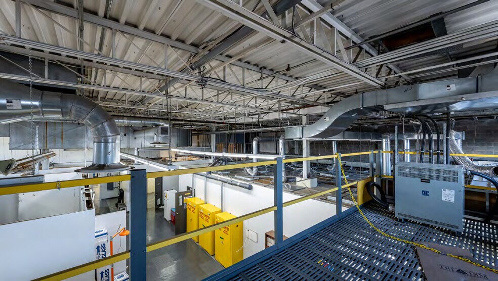 More Photos Of 88 Av Leacock, Pointe-claire Manufacturing For Sale
