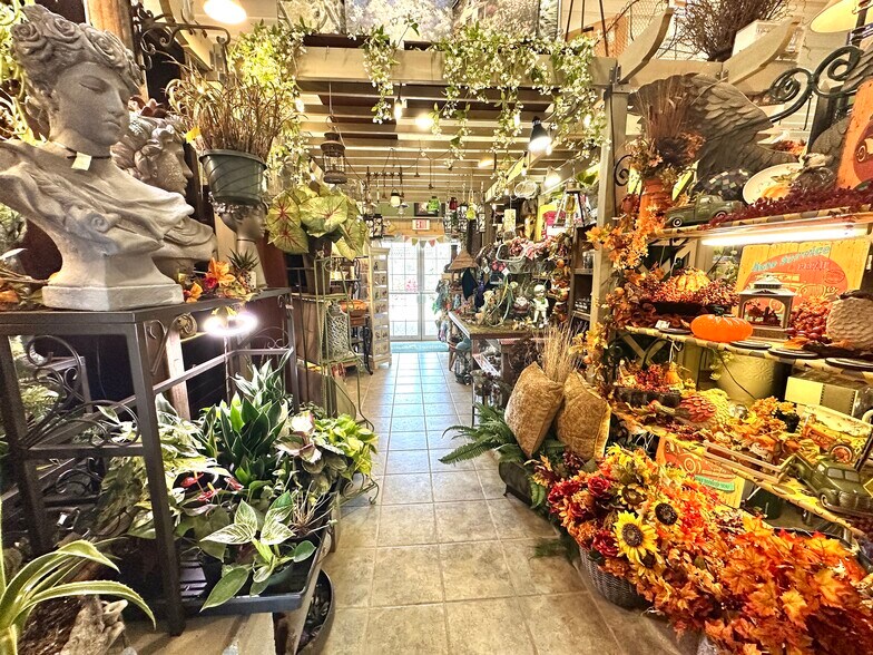 More Photos Of 5659 Dakota Ave S, Huron Garden Center For Sale